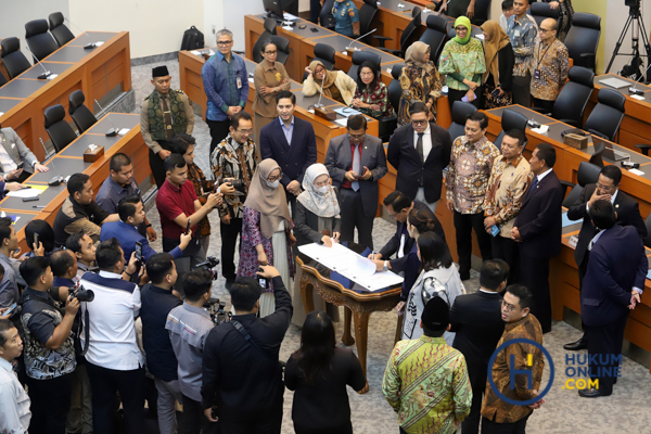 DPR dan Pemerintah Sepakat Lanjutkan Pembahasan RUU TNI 02