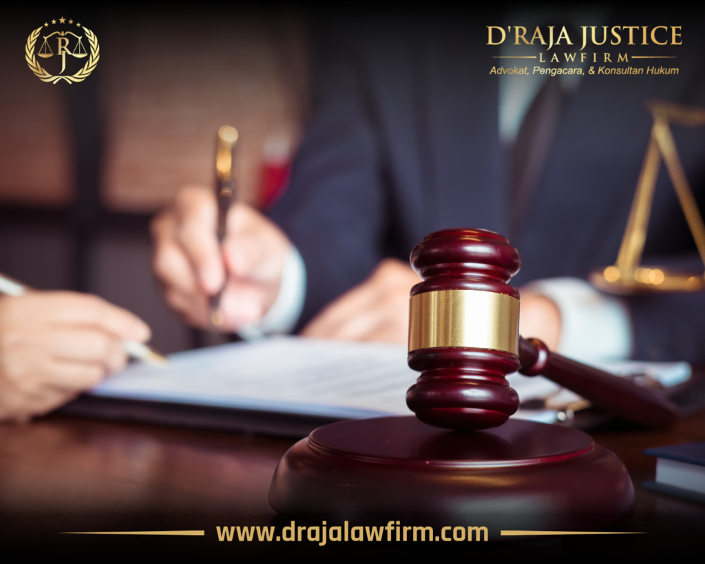 Perbedaan Advokat dan Pengacara Menurut Hukum Indonesia